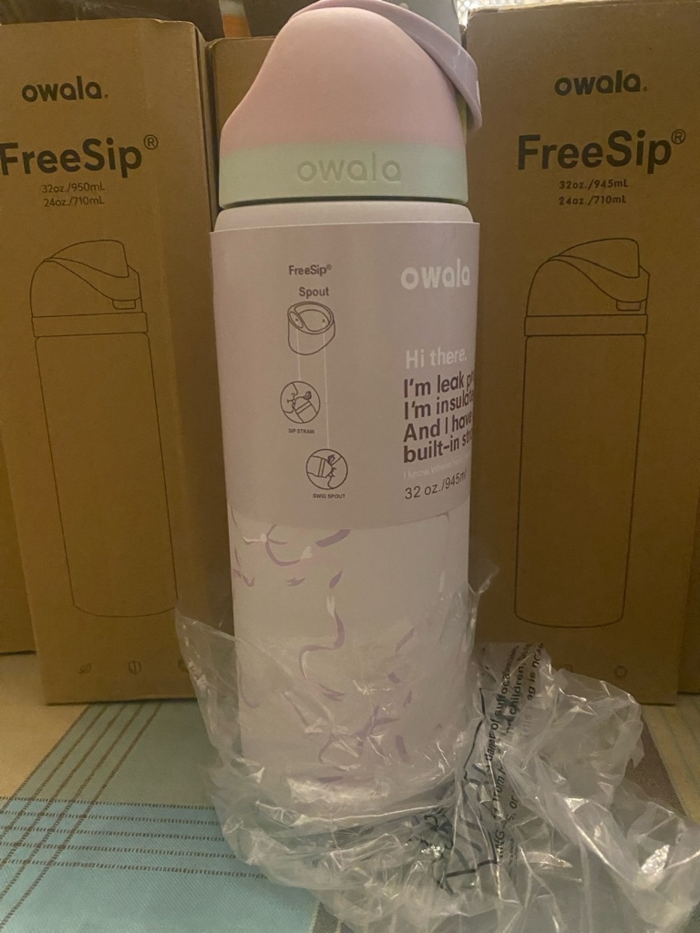 FreeSip 32oz Leak-Proof Drink Bottle — Pastel Pink Bows